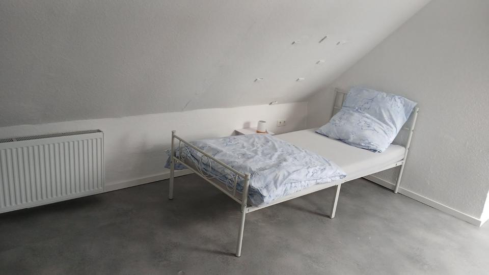 Wohnen auf Zeit Niederkassel - 8 Zimmer, 160 m&sup2;, 20&euro; | Angebot:23273600
