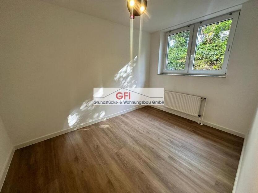 Schön geschnittene Souterrain-Wohnung