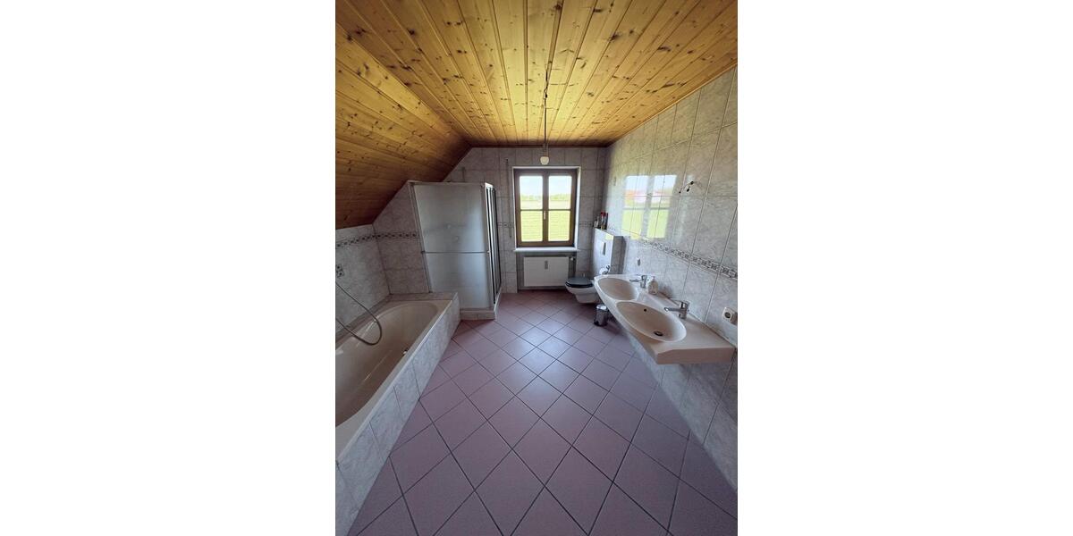 Etagenwohnung Niederschönenfeld - 4 Zimmer, 116 m&sup2;, 1.050&euro; | Angebot:26648175