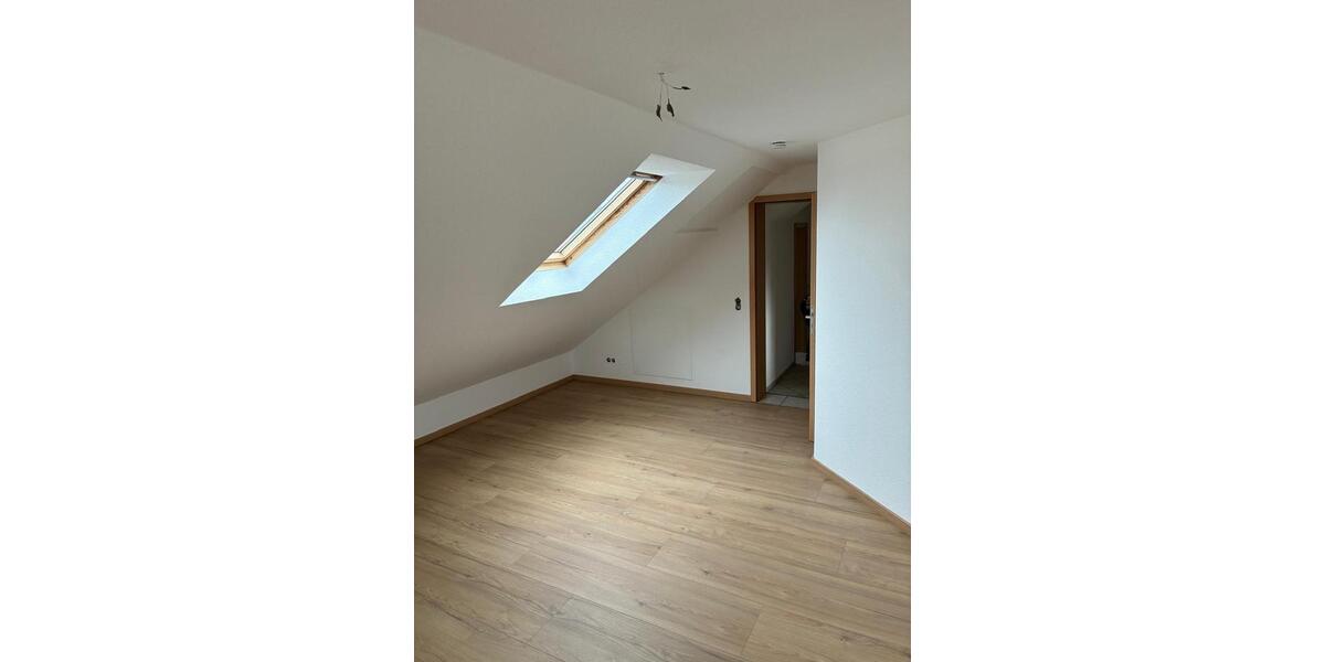 Dachgeschoßwohnung Münzenberg - 4 Zimmer, 110 m&sup2;, 950&euro; | Angebot:26618331