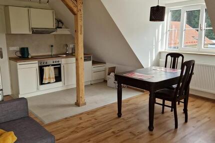 Möblierte helle Dachgeschoss-Wohnung 2 zimmer