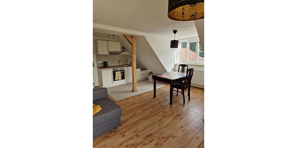Möblierte helle Dachgeschoss-Wohnung 2 zimmer