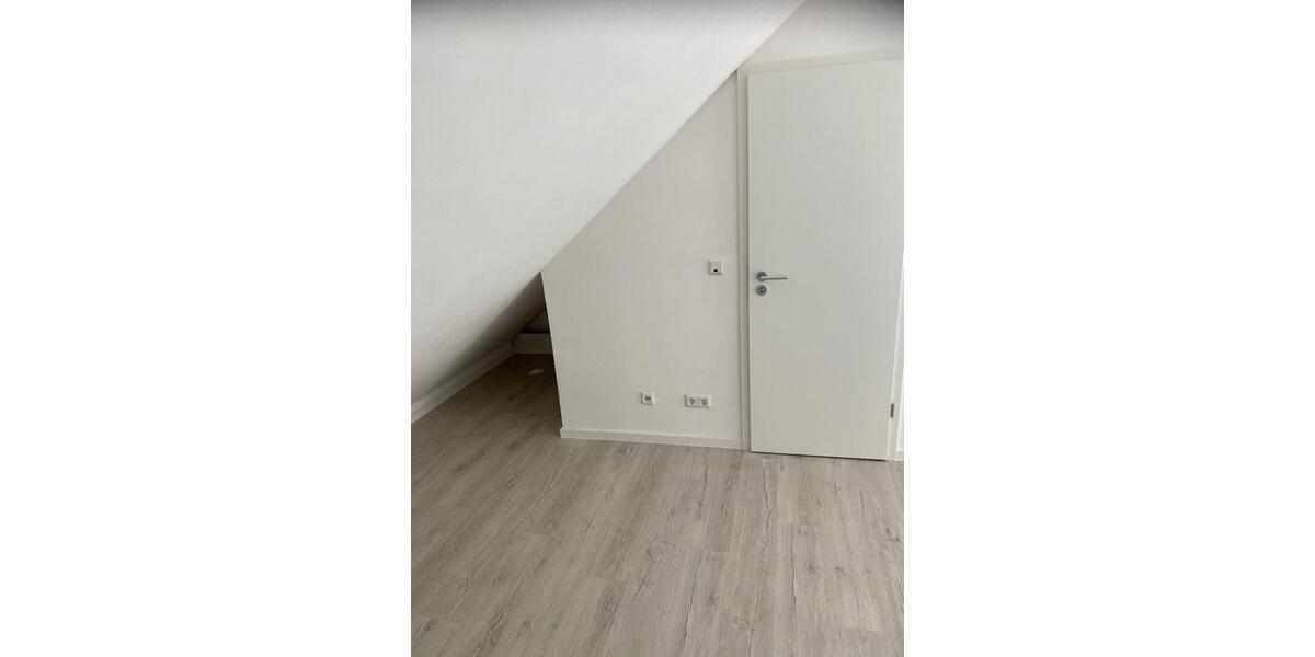 Dachgeschoßwohnung Köln Kalk - 1 Zimmer, 28 m&sup2;, 700&euro; | Angebot:26070924
