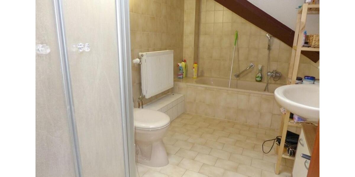 Dachgeschoßwohnung Aßlar - 3 Zimmer, 81 m&sup2;, 800&euro; | Angebot:25159550