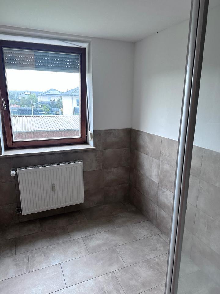 Helle 4-Zimmer-Wohnung mit Carport in gepflegtem Mehrfamilienhaus