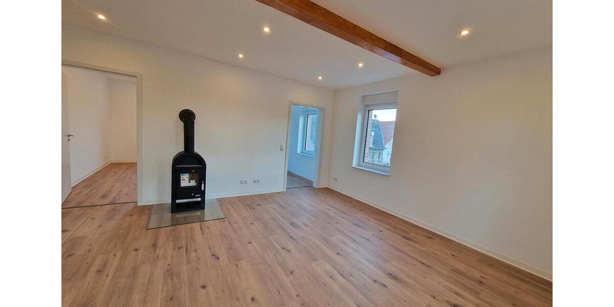 Erstbezug Große DG-Wohnung mit Kamin und Balkon 4 zimmer