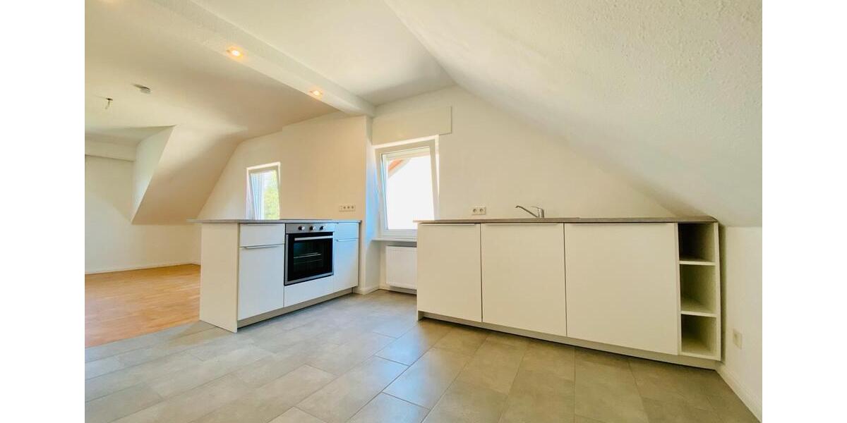 Schöne 2-Zimmer-Dachgeschosswohnung mit Einbauküche in Wadgassen 2 zimmer
