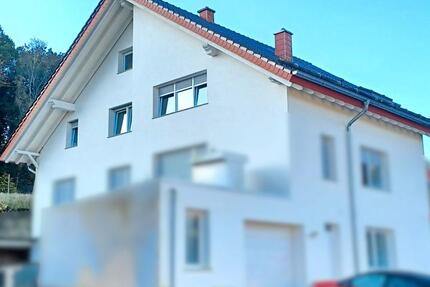 Zerf: DG-Wohnung (KfW55) mit ausgebautem Dachboden ab 01.10.2025 frei 5 zimmer