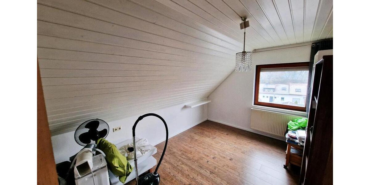 Dachgeschoßwohnung Remchingen - 4 Zimmer, 93 m&sup2;, 950&euro; | Angebot:23703263