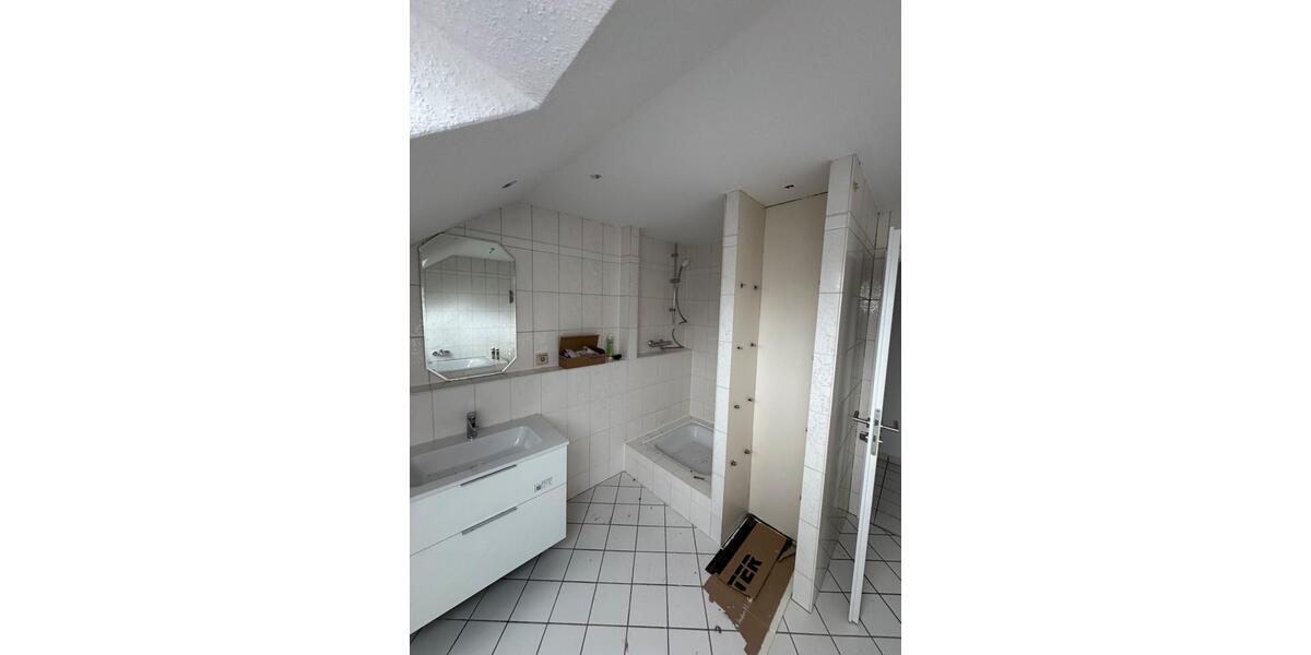 Dachgeschoßwohnung Saarlouis - 3 Zimmer, 90 m&sup2;, 980&euro; | Angebot:25892458