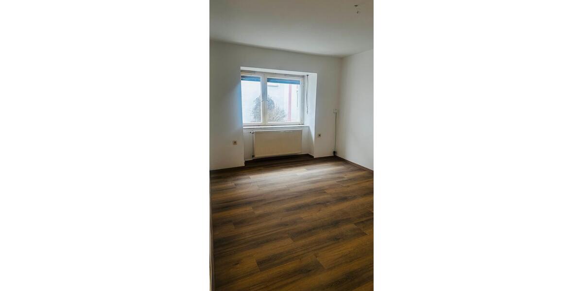 Reihenhaus Kemnath - 7 Zimmer, 153 m&sup2;, 1.300&euro; | Angebot:25948205