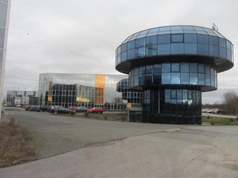 BUEROHAUS-GLASTURM, SICHTBAR VON AUTOBAHN