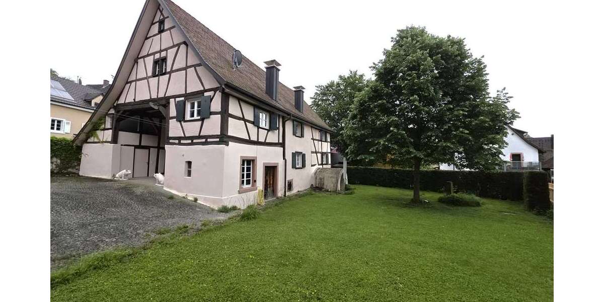 Etagenwohnung Kandern - 6 Zimmer, 213 m&sup2;, 2.000&euro; | Angebot:26948597