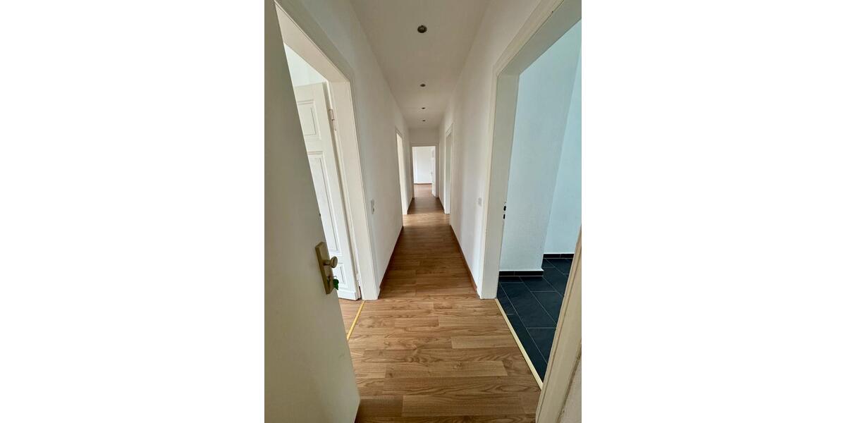 Etagenwohnung Kirchen (Sieg) - 4 Zimmer, 93 m&sup2;, 490&euro; | Angebot:25300305