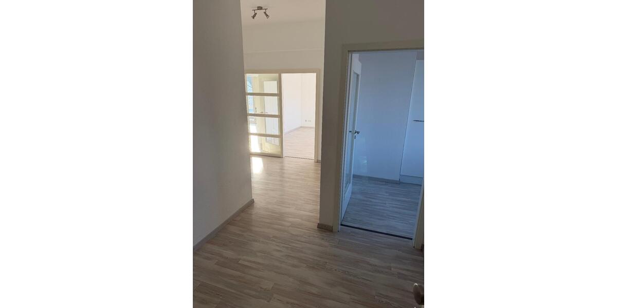 Etagenwohnung Hüttlingen - 3 Zimmer, 100 m&sup2;, 950&euro; | Angebot:25641317