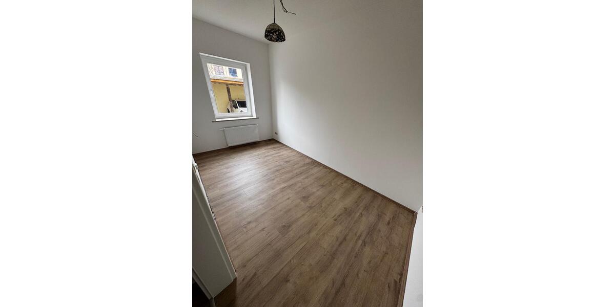 Etagenwohnung Crimmitschau - 3 Zimmer, 70 m&sup2;, 420&euro; | Angebot:26647428