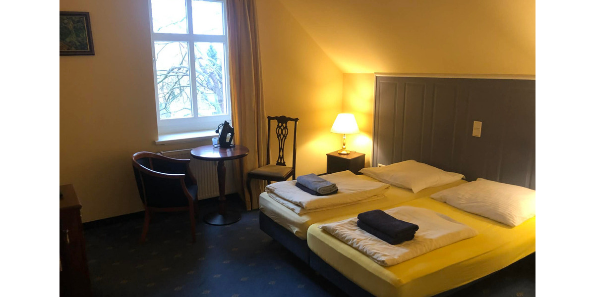 Für Fernarbeiter: Doppelzimmer mit eigenem Bad und Arbeitsplatz 1 zimmer