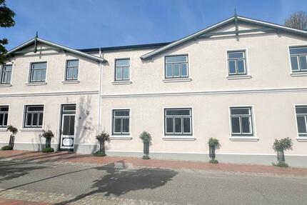 Großzügige Gewerbefläche mit ca. 81 m² Bürofläche im Zentrum von Büsum zu vermieten zimmer