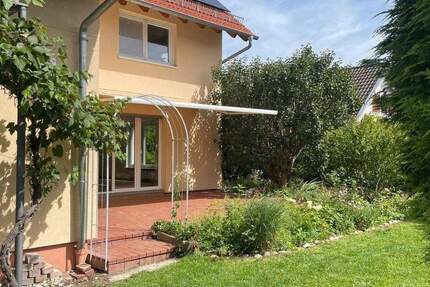 Gartenwohnung, frisch renoviert mit neuer Heiztechnik, 4+2 Zimmer 6 zimmer