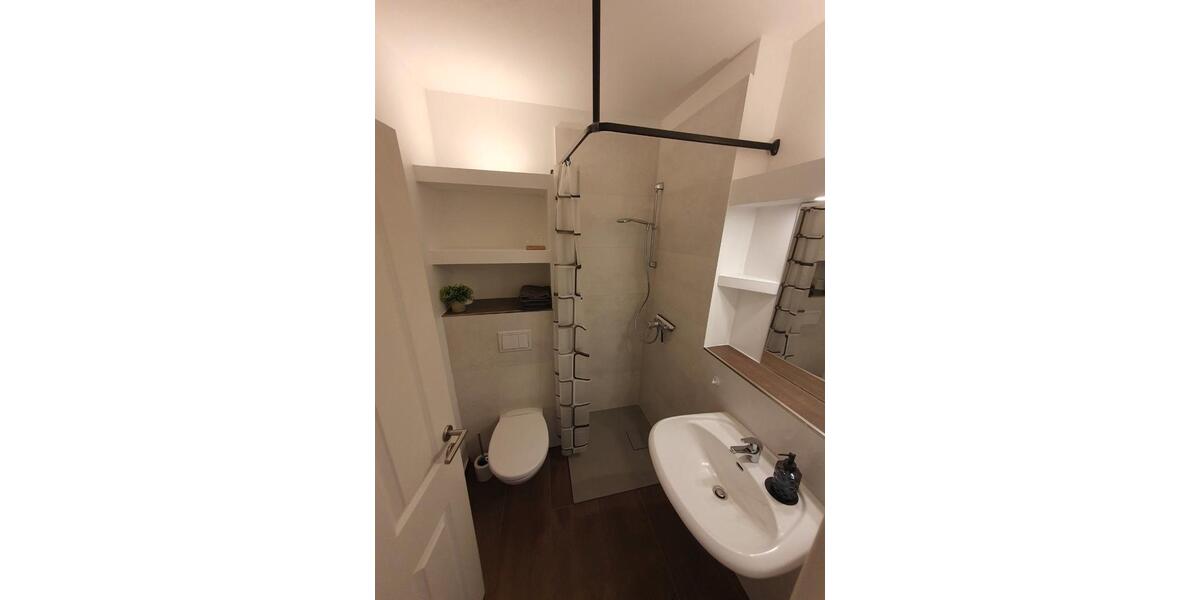 Wohnen auf Zeit Schwerin Friedrichsthal - 5 Zimmer, 185 m&sup2;, 40&euro; | Angebot:14040298