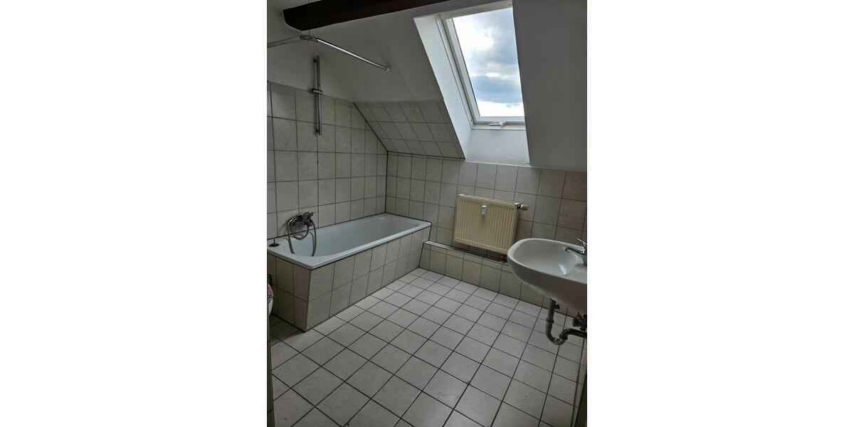 Dachgeschoßwohnung Oederan - 3 Zimmer, 78 m&sup2;, 390&euro; | Angebot:25874766