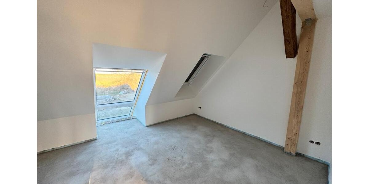 Dachgeschoßwohnung Tating - 4 Zimmer, 105 m&sup2;, 1.550&euro; | Angebot:26663493