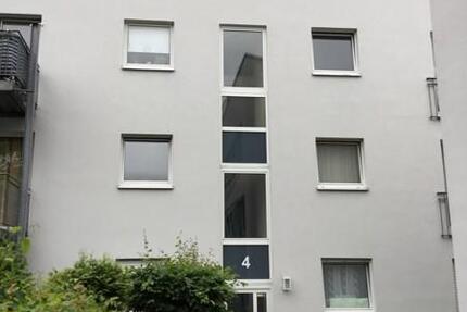 Sanierte 2,5-Zimmer-Dachgeschosswohnung mit Westbalkon in Bonn Brüser Berg zimmer