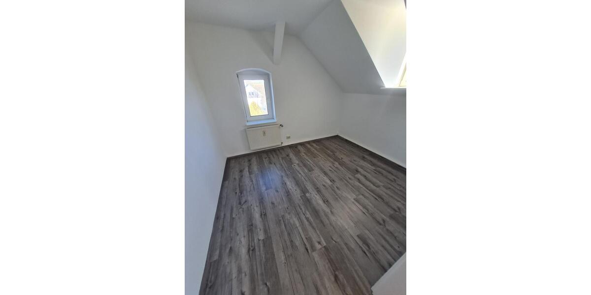 Dachgeschoßwohnung Burgstädt - 4 Zimmer, 92 m&sup2;, 460&euro; | Angebot:24398850