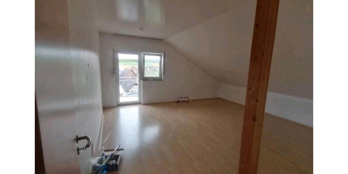 Dachgeschoßwohnung Langgöns - 3 Zimmer, 90 m&sup2;, 1.100&euro; | Angebot:26614041