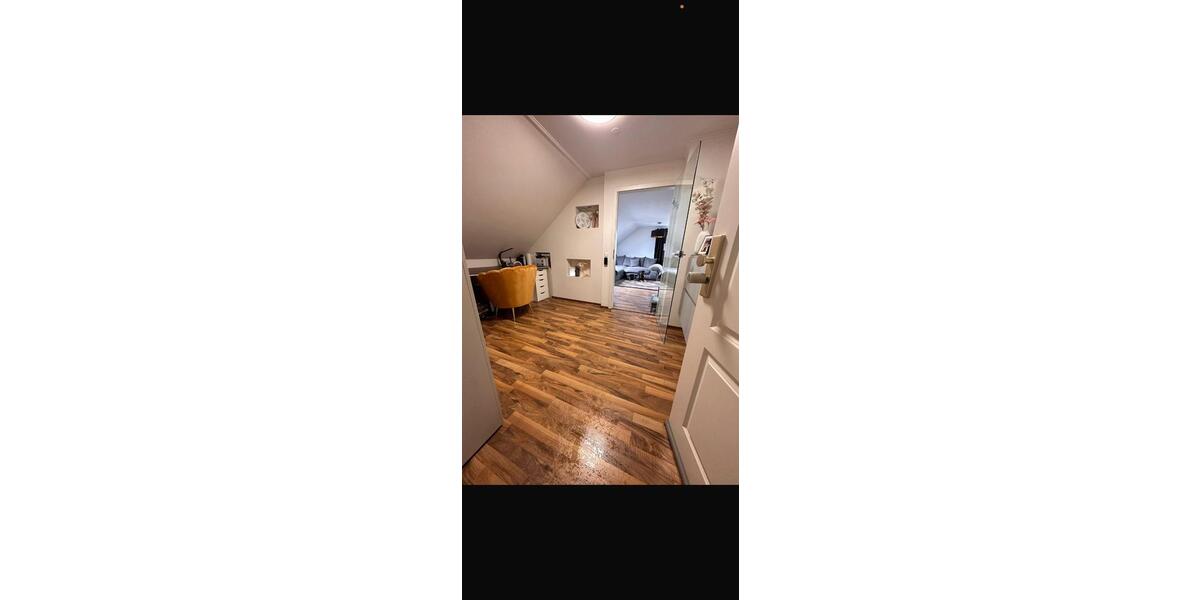 Dachgeschoßwohnung Straubenhardt - 2.5 Zimmer, 69 m&sup2;, 720&euro; | Angebot:26232799