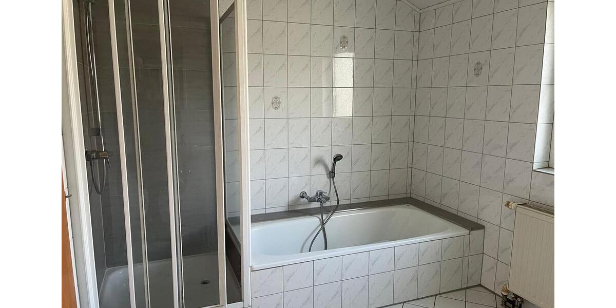 Dachgeschoßwohnung Lügde - 3 Zimmer, 80 m&sup2;, 500&euro; | Angebot:26697838