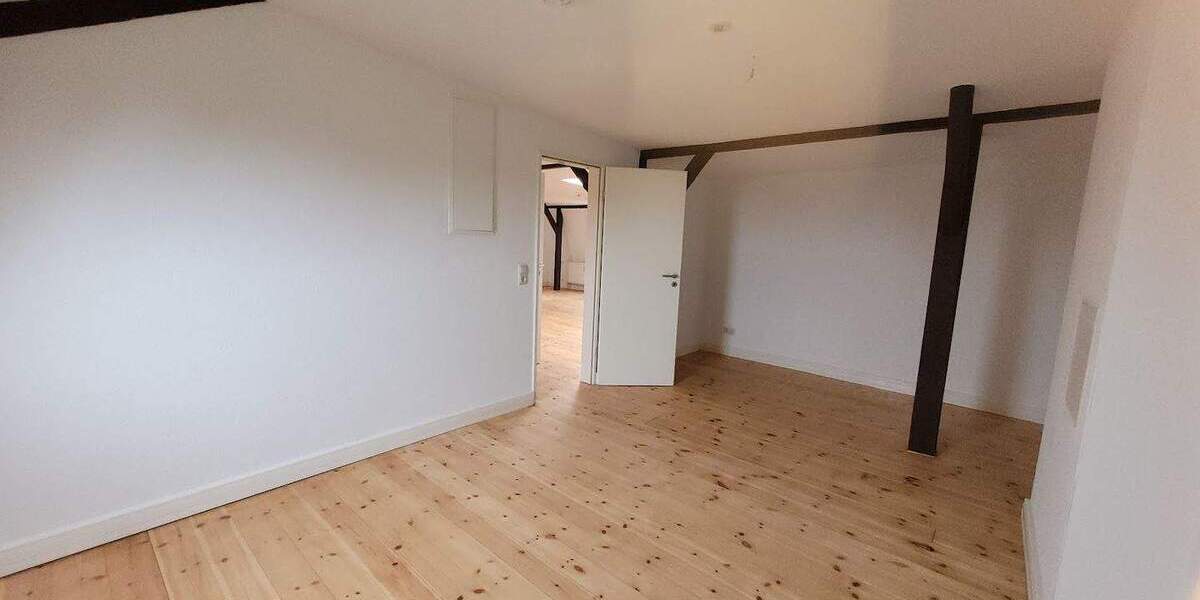 Frisch renovierte Wohnung im Dachgeschoss sucht neuen Mieter. 2 zimmer