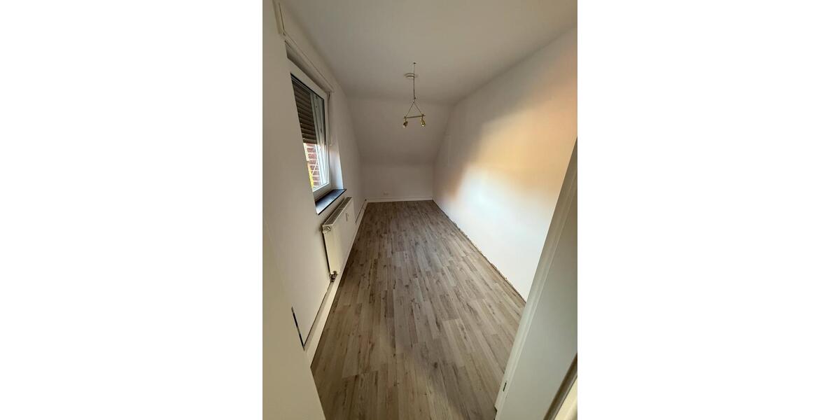 Dachgeschoßwohnung Hückelhoven - 4 Zimmer, 92 m&sup2;, 1.150&euro; | Angebot:25924130