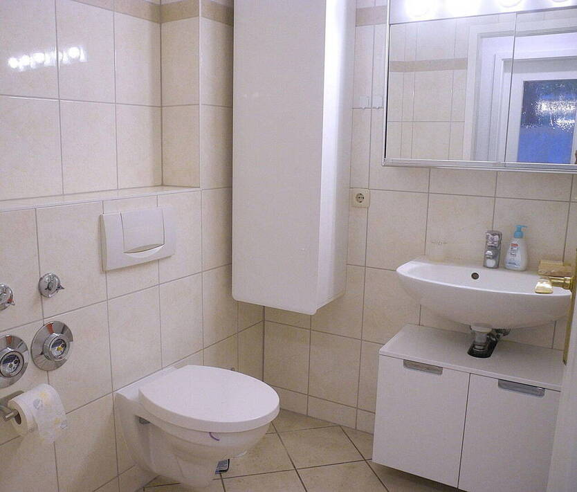 Möblierte 2-Zimmer Whg mit Balkon & Tiefgarage in Hamburg-Wandsbeck befristet min 12max 24 Monate