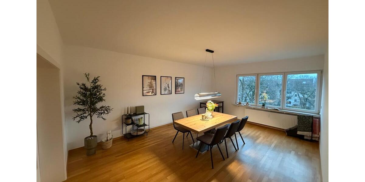 Schöne, helle Wohnung Oberkassel hohe Decken 4 zimmer