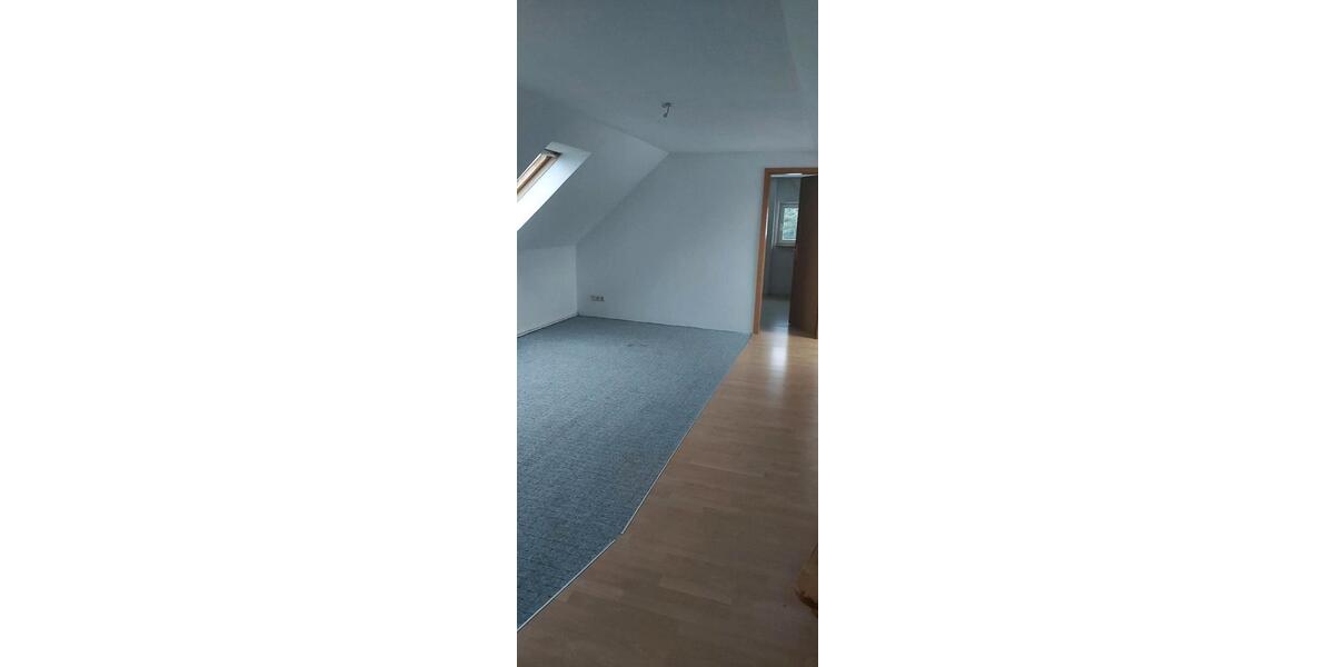 Dachgeschoßwohnung Oberlungwitz - 3 Zimmer, 58 m&sup2;, 320&euro; | Angebot:24468437