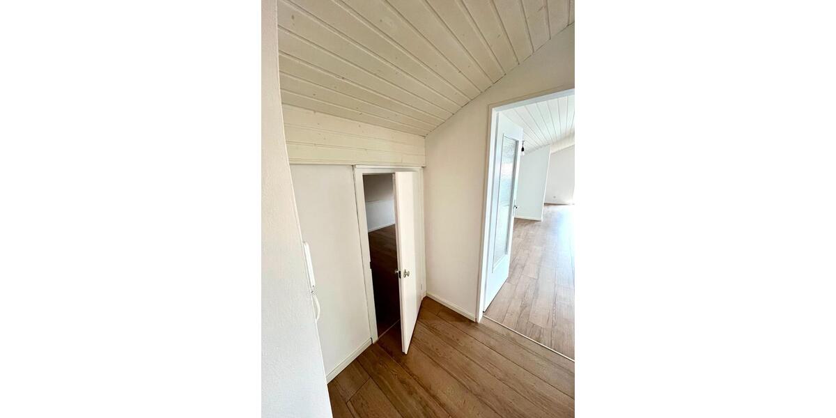 Dachgeschoßwohnung Bergen - 1.5 Zimmer, 64 m&sup2;, 890&euro; | Angebot:26573278