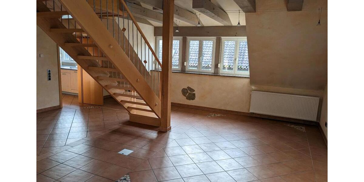 Dachgeschoßwohnung Adelshofen - 4 Zimmer, 132 m&sup2;, 910&euro; | Angebot:26537137