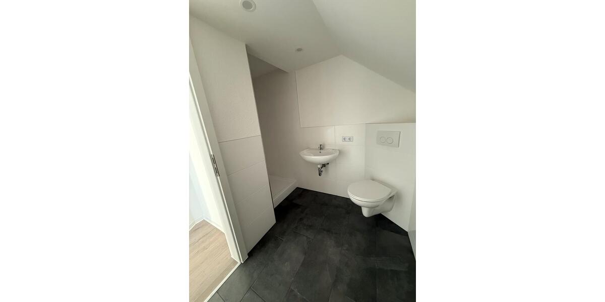 Dachgeschoßwohnung Eschwege - 2 Zimmer, 40 m&sup2;, 320&euro; | Angebot:24983181