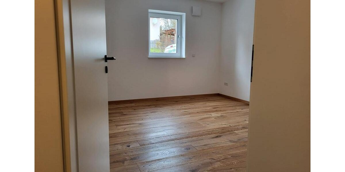 Erdgeschoßwohnung Neukirchen - 3 Zimmer, 106 m&sup2;, 980&euro; | Angebot:26496156