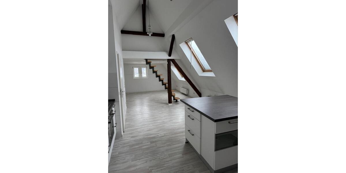 Schöne Dachgeschoss-Wohnung in 51645 GM-Derschlag 2.5 zimmer