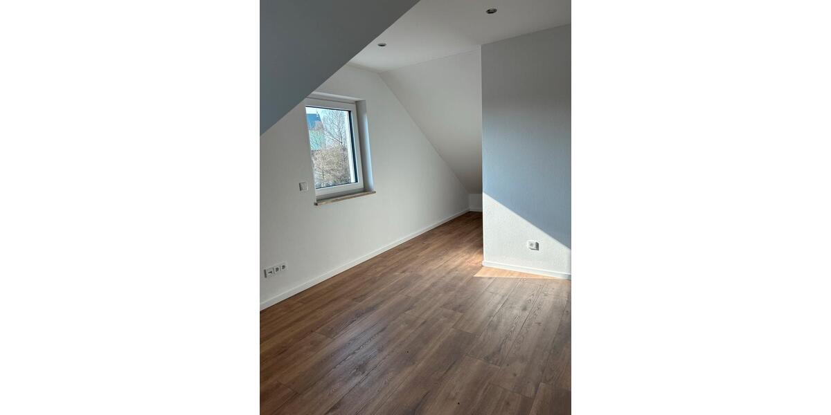 Doppelhaushälfte Zolling - 7 Zimmer, 140 m&sup2;, 2.350&euro; | Angebot:26183424