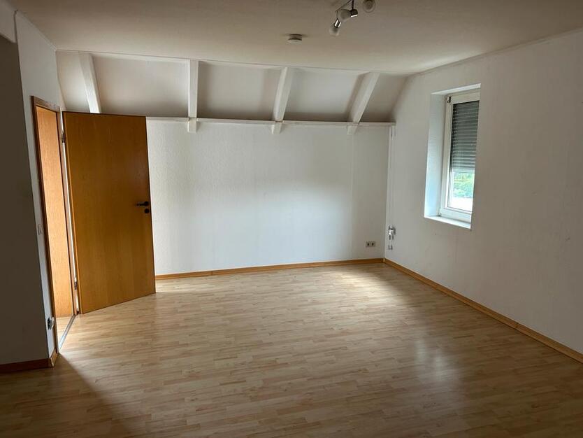 1,5 Zimmer Wohnung mit Balkon, EBK & PKW Stellplatz