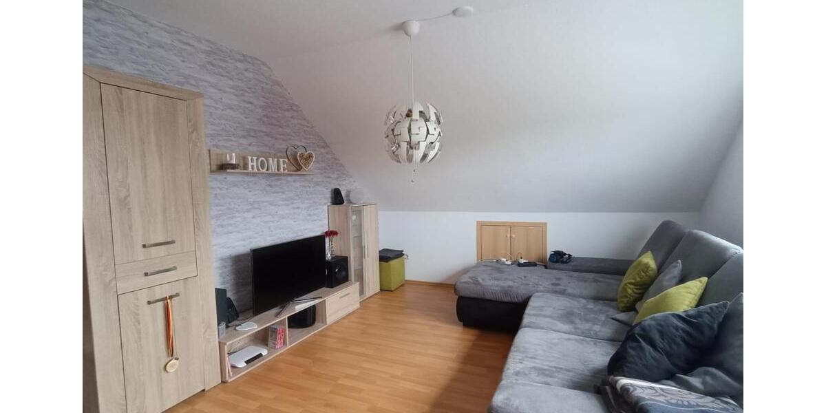 Dachgeschoßwohnung Sulzfeld - 3 Zimmer, 52 m&sup2;, 450&euro; | Angebot:25142425