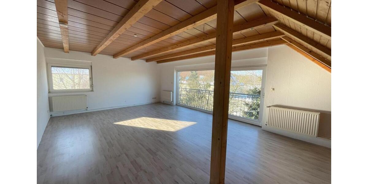 Tolle, große Dachgeschosswohnung, erster Monat mietfrei 5 zimmer