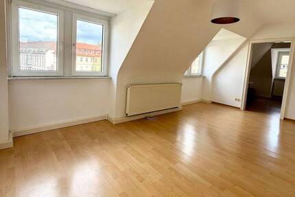 Zentral gelegene 3-Zimmer-Dachgeschoßwohnung in Würzburg...!