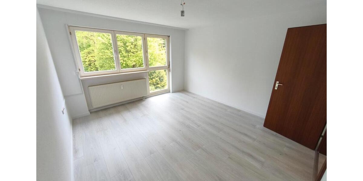 Etagenwohnung Sindelfingen Eichholz - 2 Zimmer, 67 m&sup2;, 980&euro; | Angebot:26705353