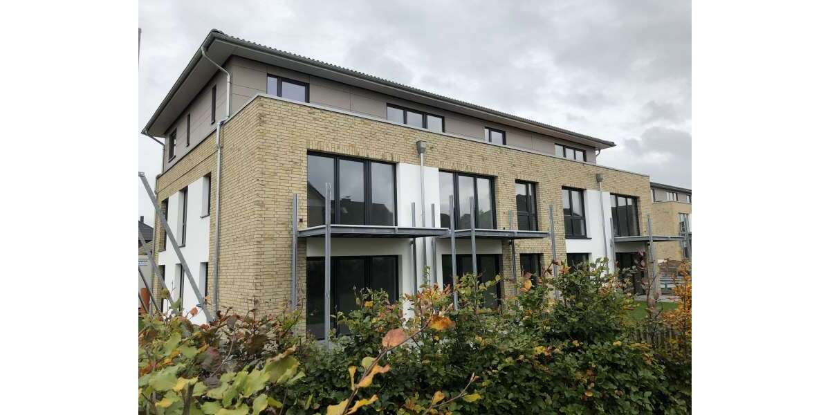 Etagenwohnung Preetz - 3 Zimmer, 94 m&sup2;, 1.170&euro; | Angebot:26084652