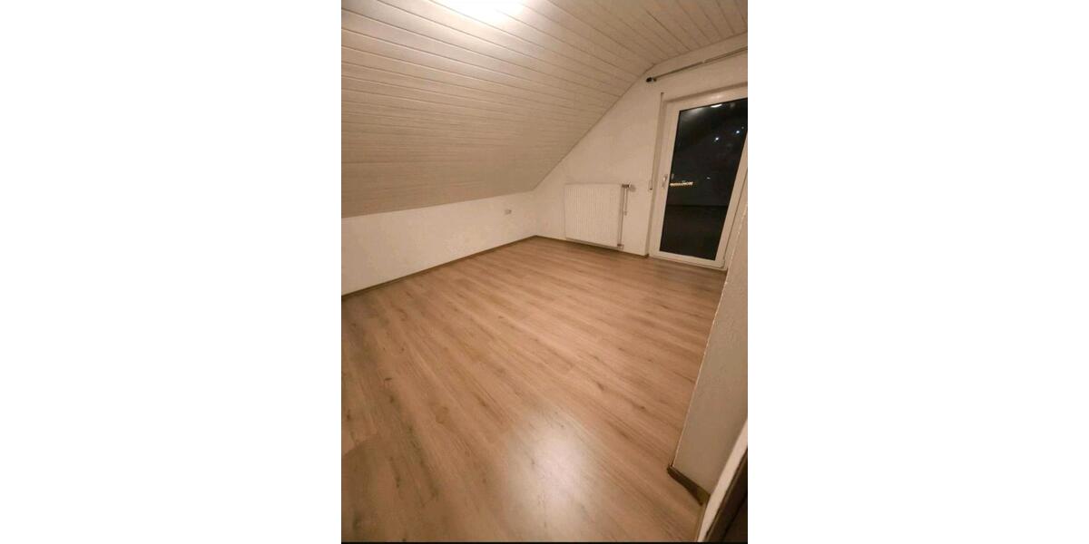 Dachgeschoßwohnung Göppingen Bruckwasen - 3 Zimmer, 75 m&sup2;, 925&euro; | Angebot:25022176