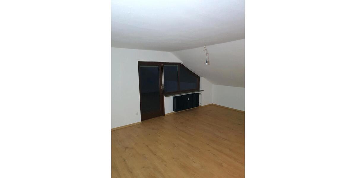 3-Zimmer-Dachgeschosswohnung in ruhiger Lage zu vermieten 3 zimmer